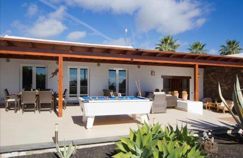 Los Mojones Villa | Brilliant Puerto Del Carmen Villa Dos Piedras 4 Bedrooms Private Pool & Rustic Styled Interior