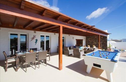 Los Mojones Villa | Brilliant Puerto Del Carmen Villa Dos Piedras 4 Bedrooms Private Pool & Rustic Styled Interior