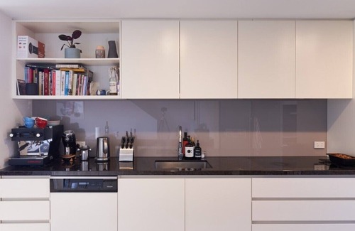 South Melbourne Apartment | Brilliant Townhouse in Sensational Sth Melb. Law