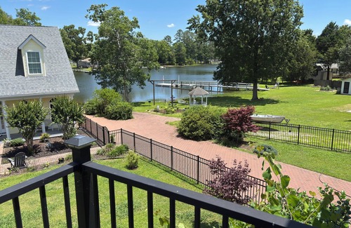 Prosperity House | Bring a boat, swim, kayak in the lake, play games in the barn.