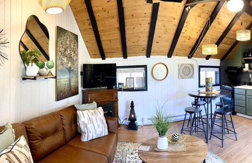 Altmar Cottage | Bring marshmallows, not laptops! Lkefront on Autumn Lake, 2min to Salmon River!