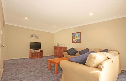Burrill Lake House | Bring the Dog, Boat and Family - lakeside escape