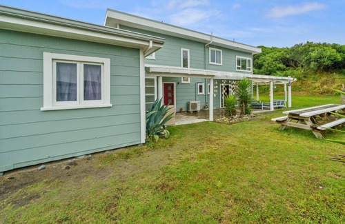 Himatangi Beach House | Bring the Whole Family - Himatangi Beach Holiday Home