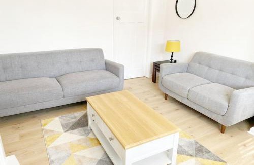 Luton House | Bristol House FREE Parking & Airport & M1 & Contractor