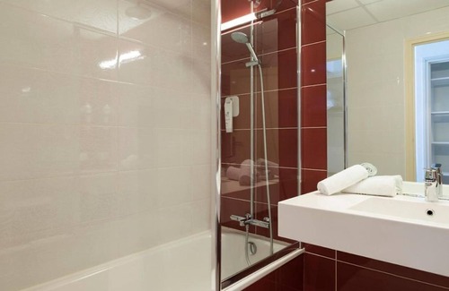 Tulle Hotel | Brit Hotel confort Le Limouzi Tulle