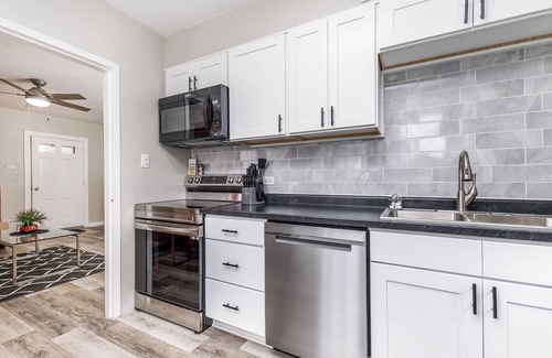 Dubuque House | Broadlawn Bungalow - 2BR/1 Bath w pullout