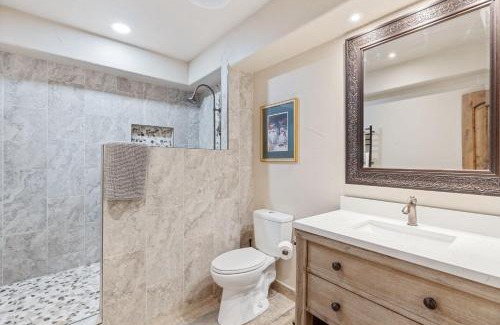 Broadmoor Villa | Broadmoor Retreat Luxe European Style Hot Tub