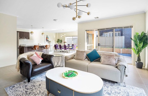 Point Cook House | Broadstone PC 9-bed 5-bathroom Luxe Family House Double Storey