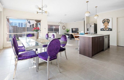 Point Cook House | Broadstone PC 9-bed 5-bathroom Luxe Family House Double Storey