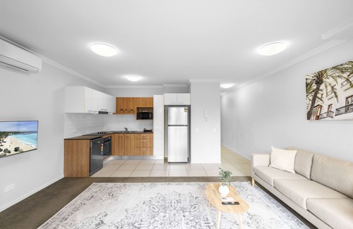 Birtinya Apartment | Broadwater and Saltwater on the Peninsula.