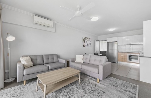 Birtinya Apartment | Broadwater and Saltwater on the Peninsula.