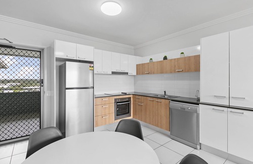 Birtinya Apartment | Broadwater and Saltwater on the Peninsula.