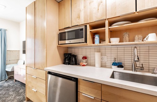 Yesler Terrace Hotel | Broadway-Condotel Studio on First Hill