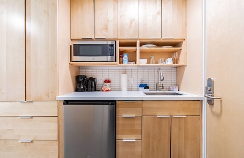 Yesler Terrace Hotel | Broadway-Condotel Studio on First Hill