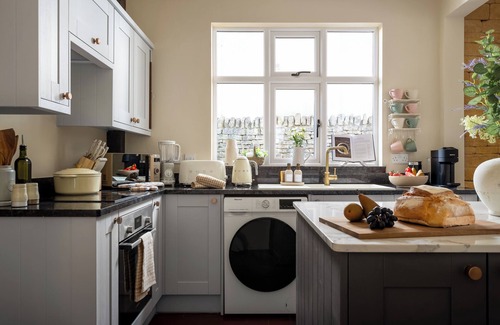 Broadway House | Broadway Country Chic Cottage