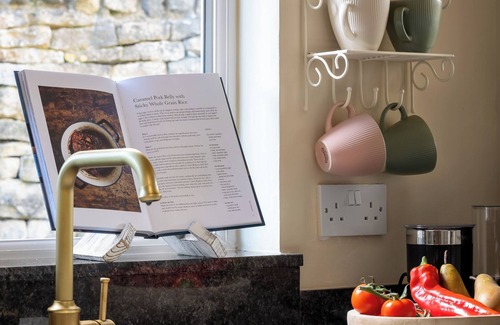 Broadway House | Broadway Country Chic Cottage