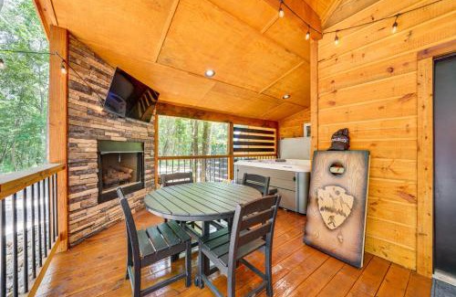 Broken Bow House | Broken Bow Cabin Near Choctaw Casino Hot Tub!
