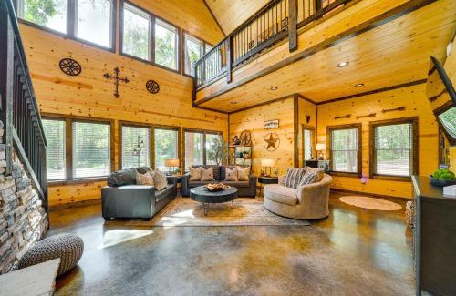 Broken Bow House | Broken Bow Cabin Near Choctaw Casino Hot Tub!