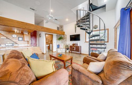 Broken Bow House | Broken Bow Escape with Mountain Views and Pool Access!