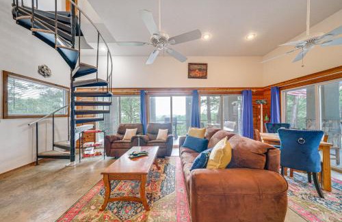 Broken Bow House | Broken Bow Escape with Mountain Views and Pool Access!
