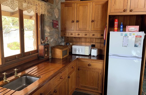 Freeling Cottage | Broken Gum Country Retreat - 150 acres of beautiful bush and countryside