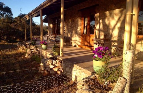 Freeling Cottage | Broken Gum Country Retreat - 150 acres of beautiful bush and countryside