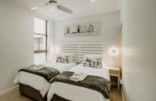 Port Edward Apartment | Bronze Paradise - On the beach