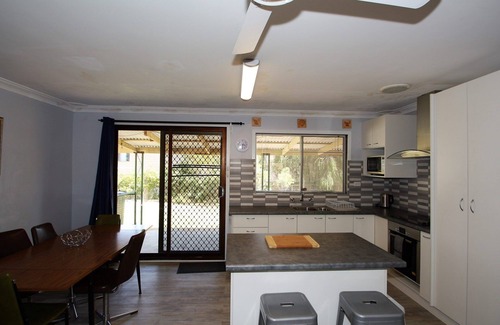 Guilderton House | Brooklands - Budget Beach Shack Style Accomodation