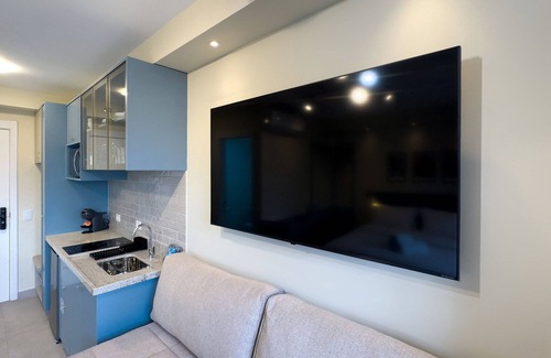 Santo Amaro House | Brooklin Studio: US Consulate & Racetrack