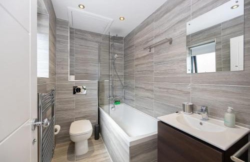 Cheadle Apartment | Brooklyn Mews-Free Parking-Village Location