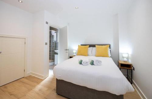 Cheadle Apartment | Brooklyn Mews-Free Parking-Village Location