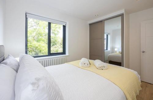 Cheadle Apartment | Brooklyn Mews-Free Parking-Village Location