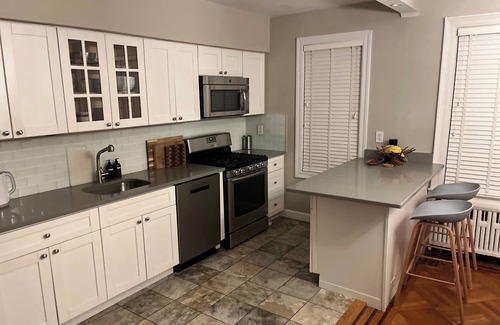 Bay Ridge House | Brooklyn row house. Quiet Street. Close to waterfront, ferry, subways & bus.