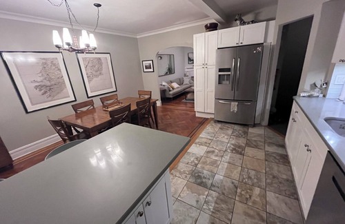 Bay Ridge House | Brooklyn row house. Quiet Street. Close to waterfront, ferry, subways & bus.