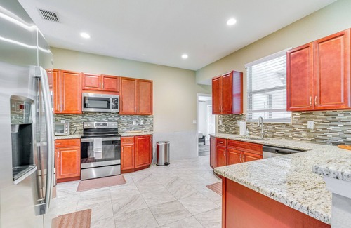 Brooksville House | Brooksville Home ~ 5 Mi to Weeki Wachee Springs!