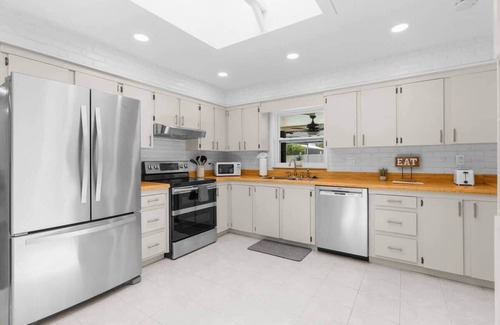 Brooksville House | 🏡 Brooksville Oasis | 3 Bedroom Heated Pool Home