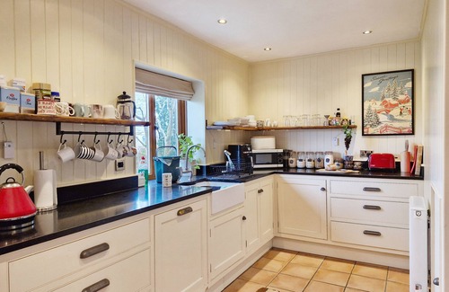 Thakeham Cottage | Broomy Cottage - sleeps 10 guests in 5 bedrooms