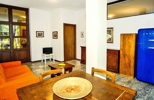 Le Rocchette Apartment | Brown apartment by the sea with private beach and private parking