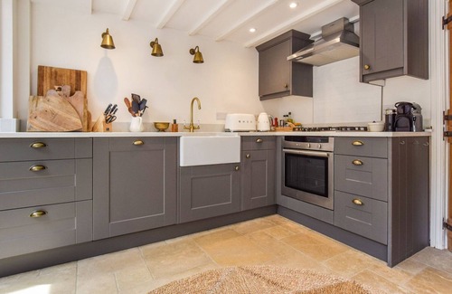 Charlbury Cottage | Browns Cottage - sleeps 5 guests in 3 bedrooms