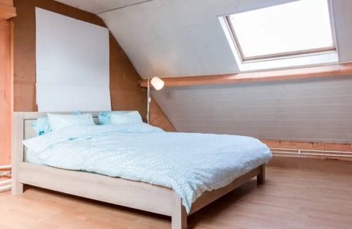 Sint-Kruis House | Bruges House with Private Parking & Garden