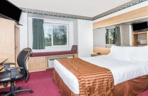 Brush Hotel | Brush Inn and Suites