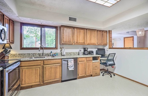 Briarcrest Estates House | Bryan Home w/Deck & Yard ~ 4 Mi to Texas A & M!