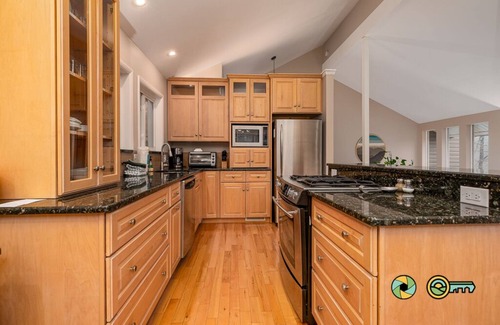 Basye House | Bryce Ascent - ski slope & golf course mtn views!