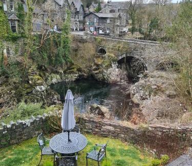 Gwynedd- Snowdonia House | Bryn Afon