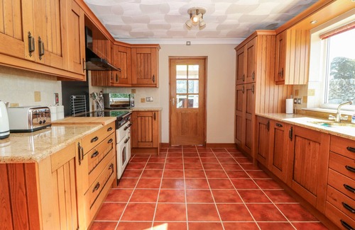 Llanrug Cottage | BUARTHAU COTTAGE, pet friendly, character holiday cottage in Llanrug