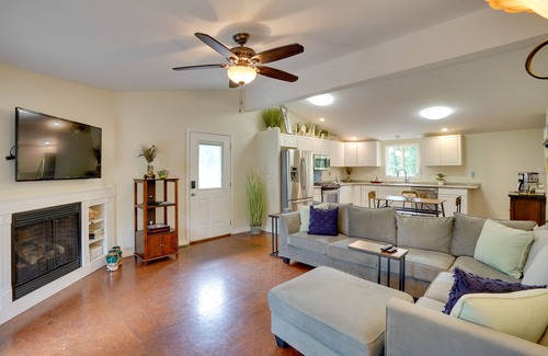 Buchanan House | Buchanan Home w/Deck, 4 Mi to Paris Landing!