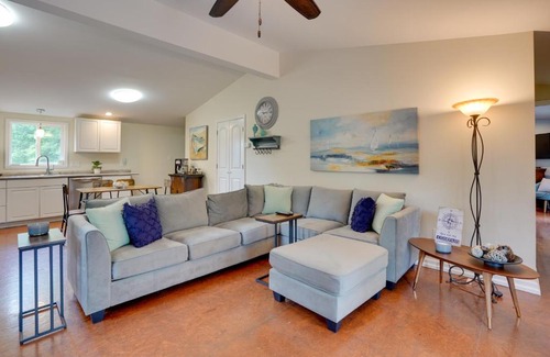 Buchanan House | Buchanan Home with Deck, 4 Mi to Paris Landing!