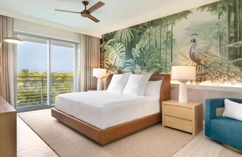 Nassau Hotel | Bucket List Stay | Family Friendly Unit w/Balcony! Pool, Onsite Dining, Bar!