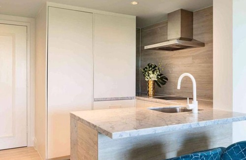 Nassau Hotel | Bucket List Stay | Family Friendly Unit w/Balcony! Pool, Onsite Dining, Bar!