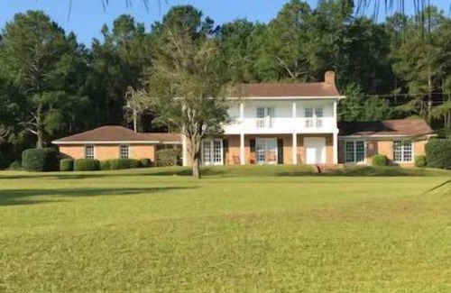 Thomasville House | BuckHaven Countryside Retreat with Fishing Pond